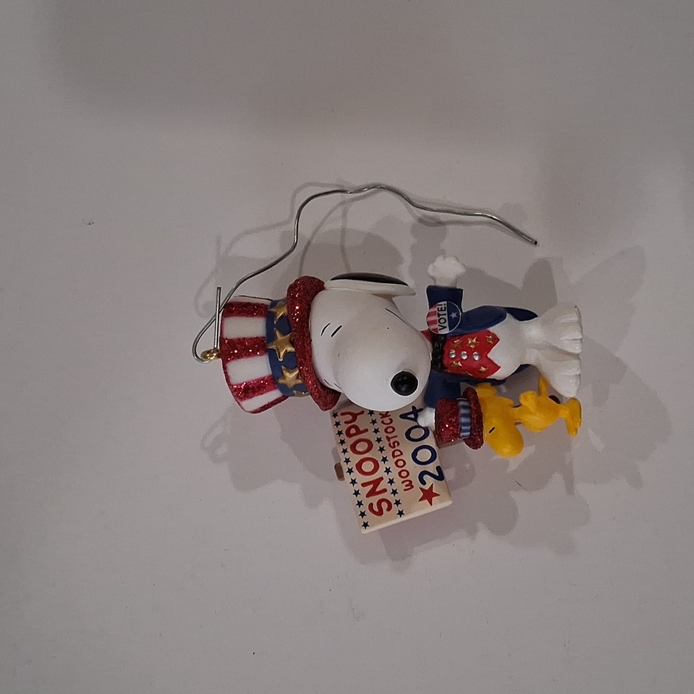 Hallmark Keepsake Ornament, The Winning Ticket, Spotlight on Snoopy Series, 2004 - Picture 2 of 3